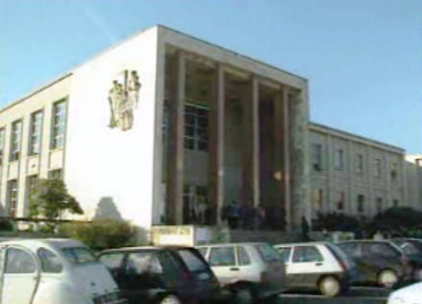 Alunos de Direito fazem greve às aulas