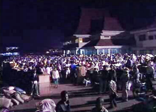 Timorenses abandonam Díli