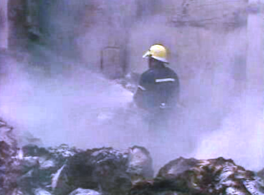 Incêndio em fábrica de papel