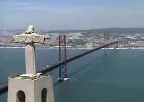 Travessia de comboio na Ponte 25 de Abril