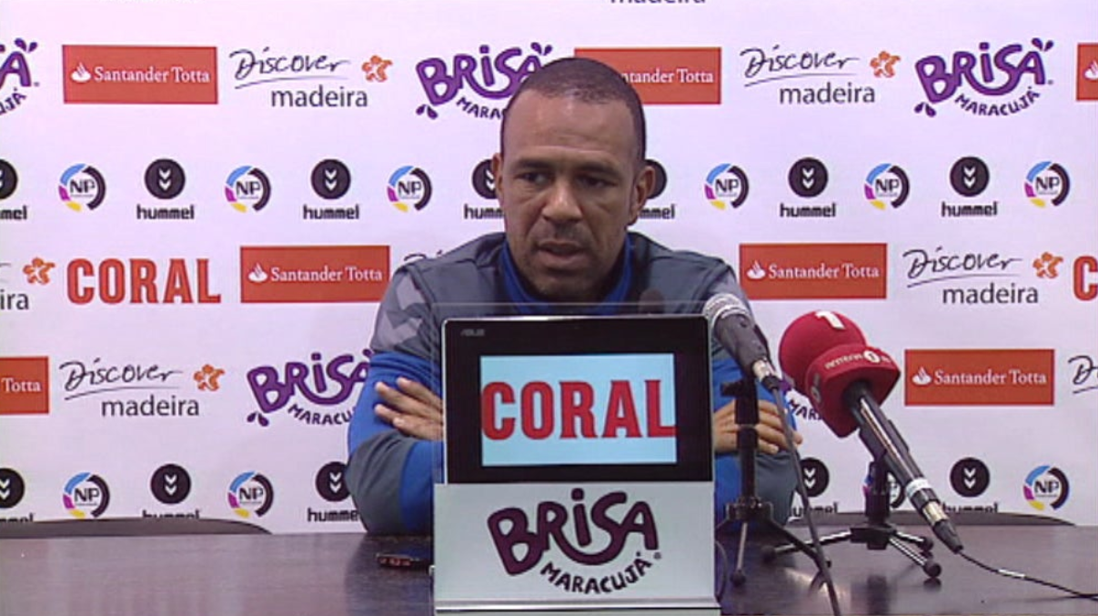 Futebol: treino do Nacional