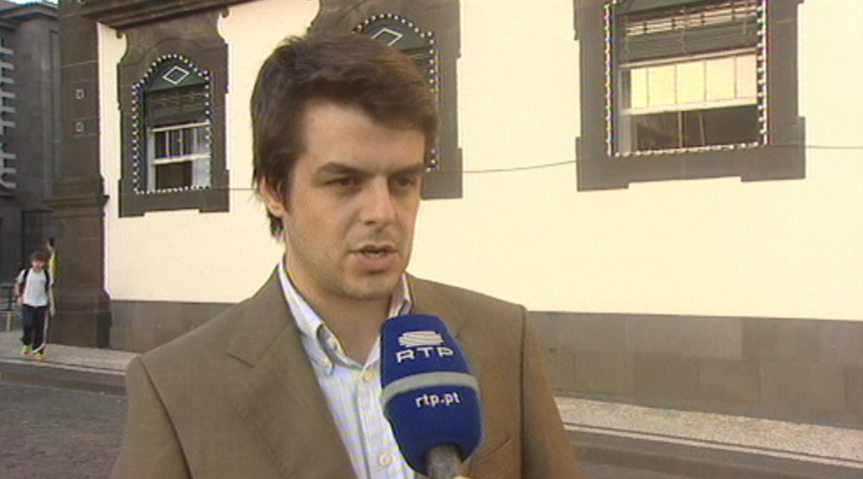 Paulo Cafôfo constituído arguido