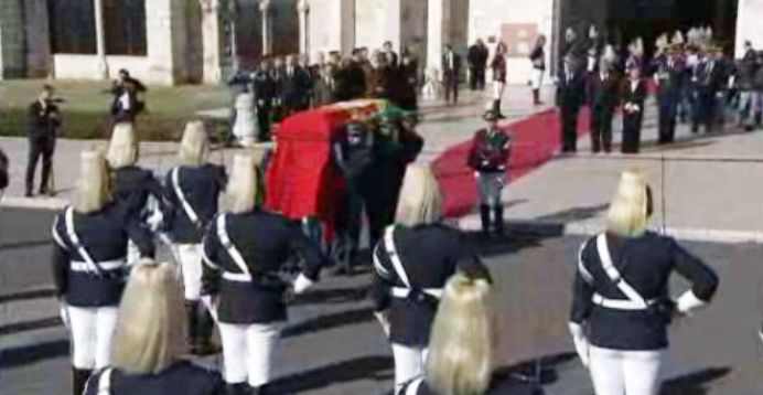Cortejo fúnebre e velório de Mário Soares
