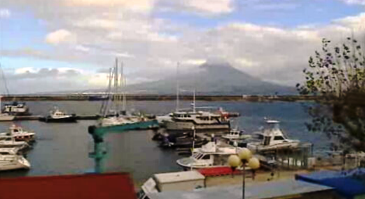 Reordenamento polémico no porto do Faial