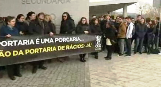 Funcionários de escola em greve