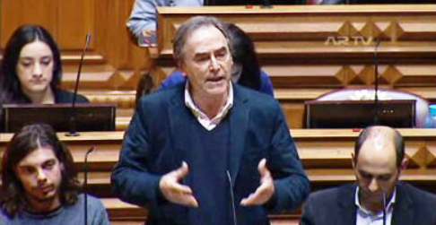 Sessão plenária na AR