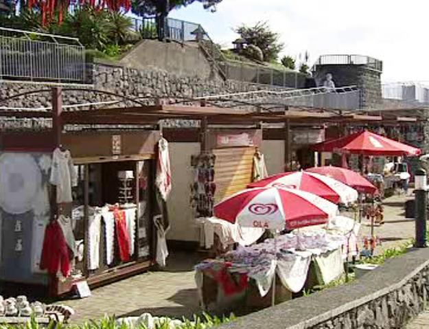 Venda ambulante no Pico dos Barcelos