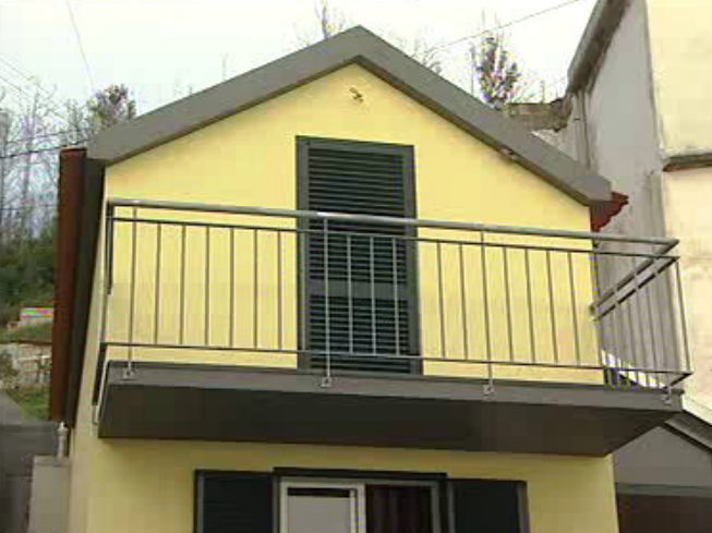 Casa reconstruída para família do Monte