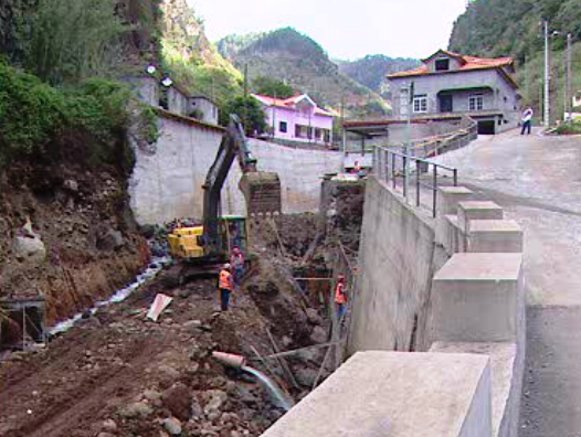 Obras na ribeira da Tabua
