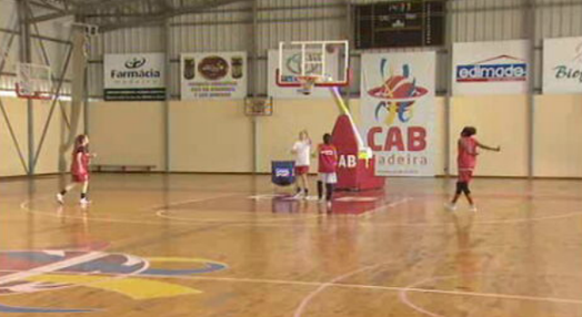 Basquetebol: treino da equipa feminina do CAB Madeira