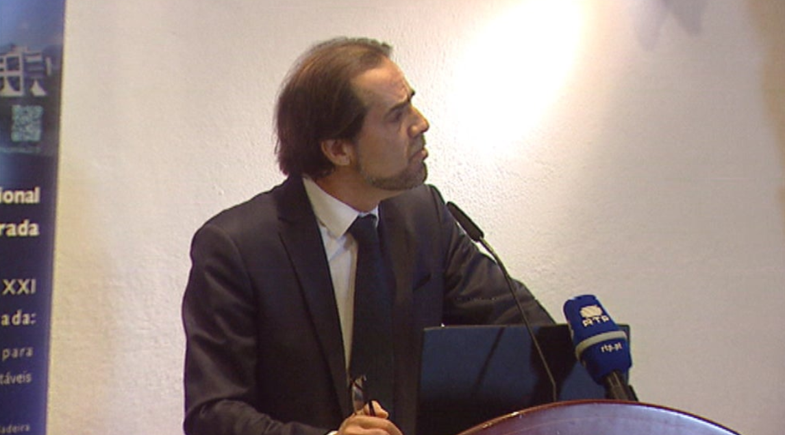 Conferência sobre educação no Funchal