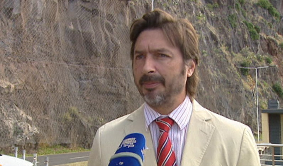 Consolidação das escarpas