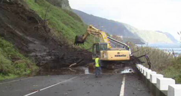 Derrocada na estrada entre São Vicente e Porto Moniz