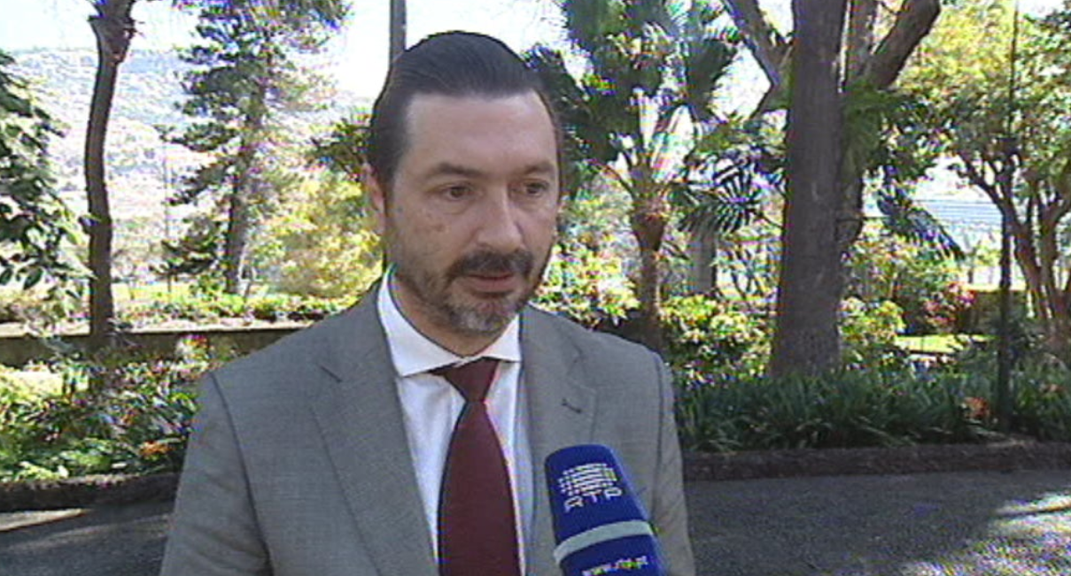 Construção dos muros da ribeira de João Gomes