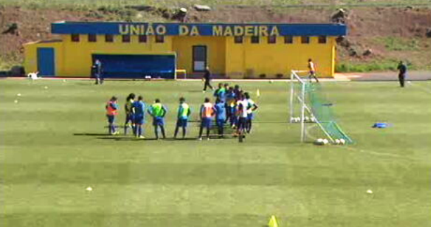 Futebol: treino da equipa do CF União