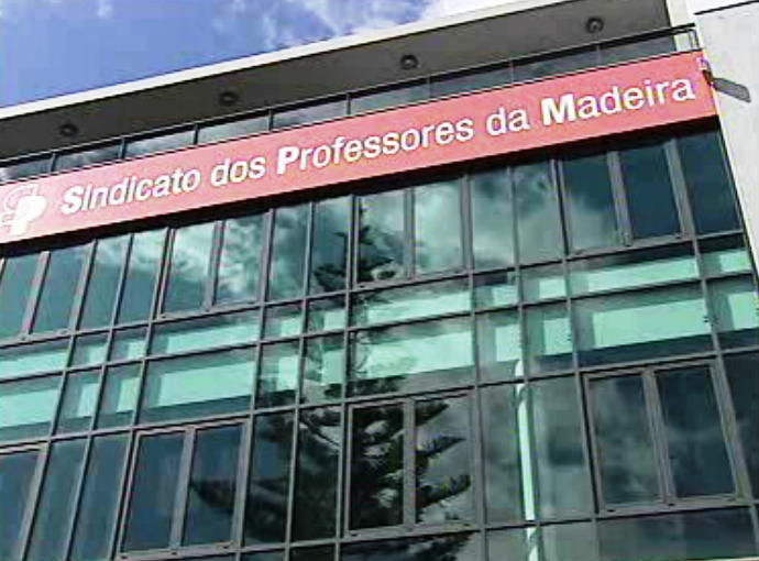 Professores contratados sem subsídio de desemprego