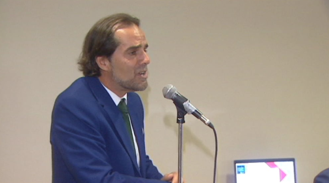 Entrega de diplomas de mérito a alunos da Escola Bartolomeu Perestrelo