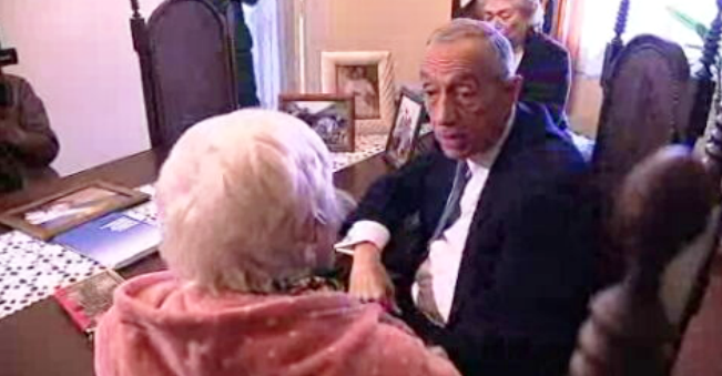 Marcelo Rebelo de Sousa visita idosos