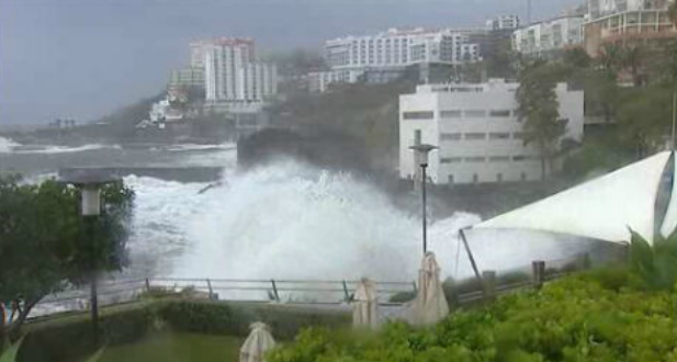 Estragos nos complexos balneares do Funchal
