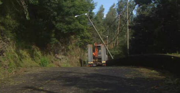Empresa de Eletricidade repara dano provocado pelo temporal
