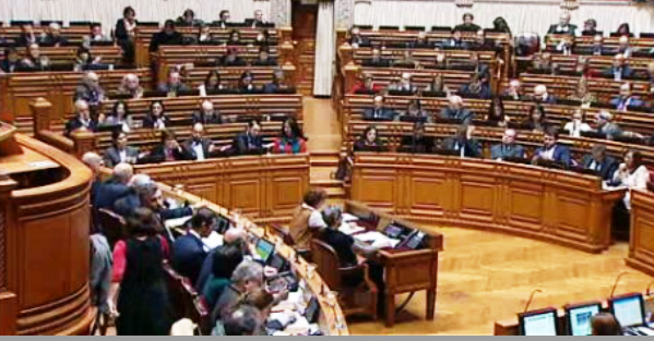 Debate quinzenal na AR