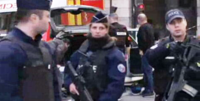 Atentado no Museu do Louvre