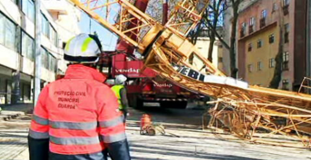 Queda de grua na Guarda