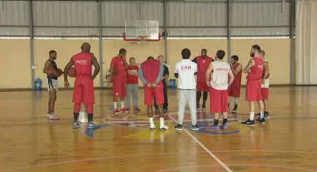 Basquetebol: treino do CAB Madeira