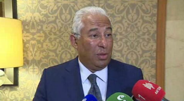 José Sócrates abandona o PS