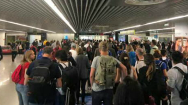 Aeroporto sobrelotado