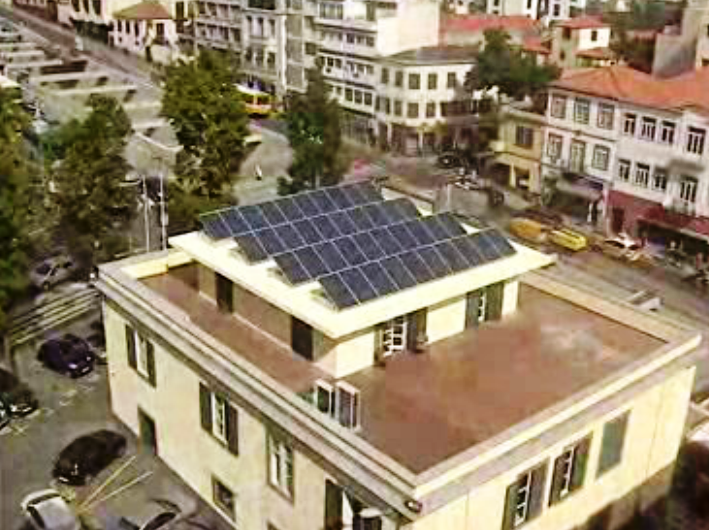 Painéis solares no Funchal