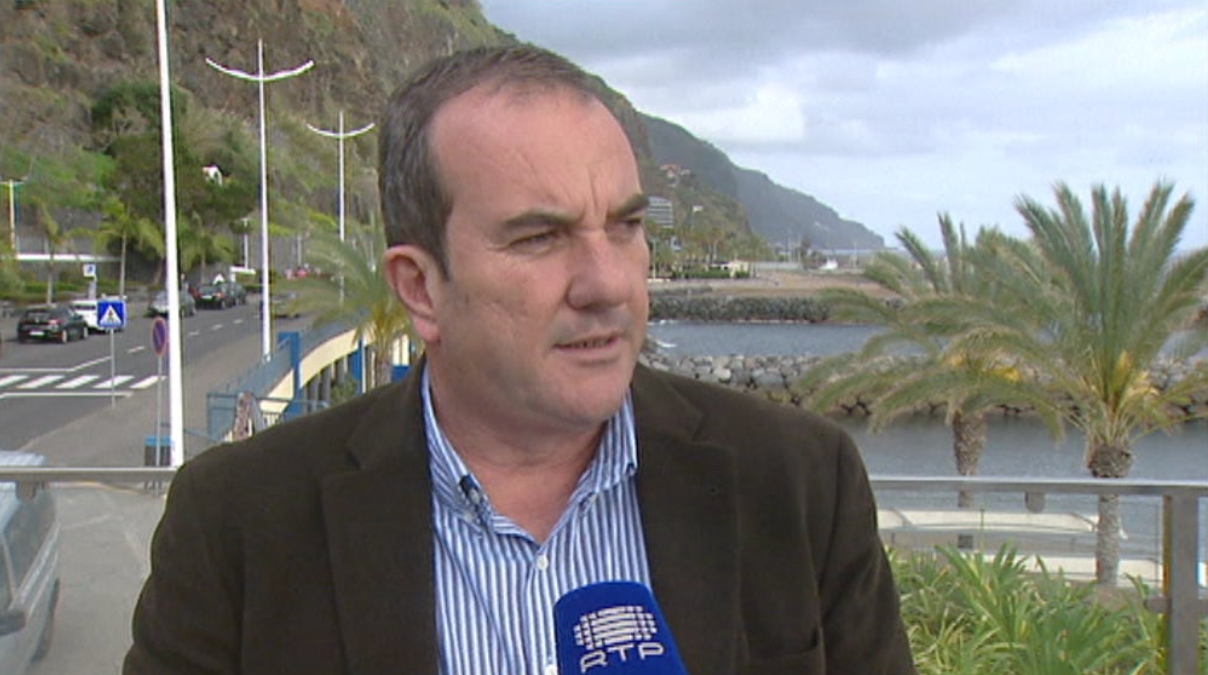 Investimento na praia da Calheta