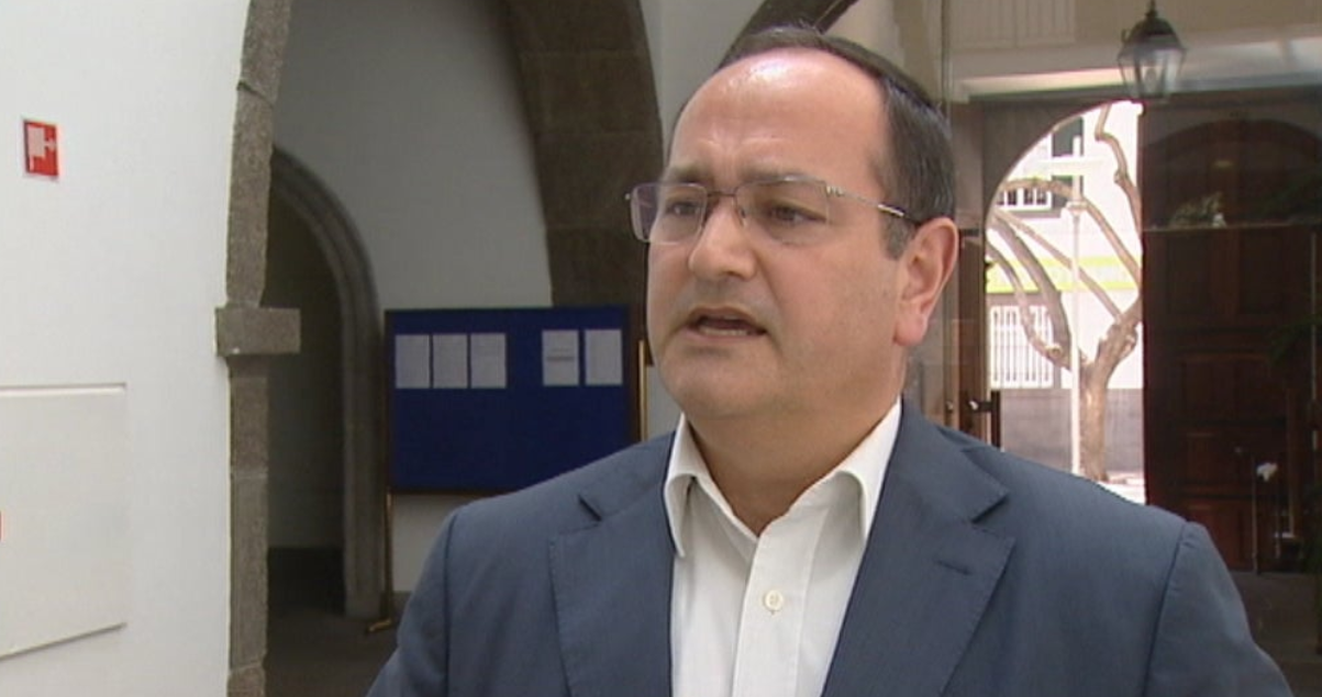 Críticas à reunião de Paulo Cafôfo com António Costa