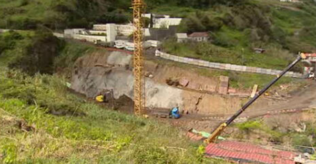 Obras na estrada do Porto da Cruz