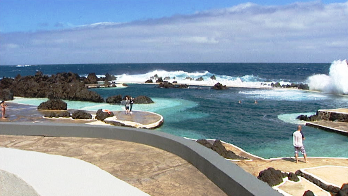 Piscinas naturais em Porto Moniz