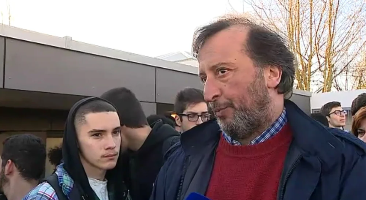 Protesto contra a falta de pessoal não docente