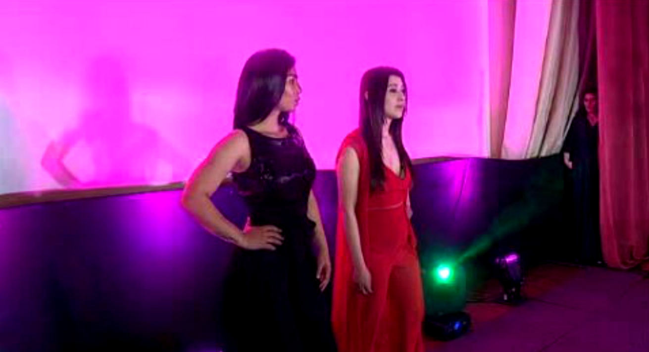 Desfile de reclusas em Tires