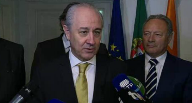 Fim dos cortes nos gabinetes dos políticos