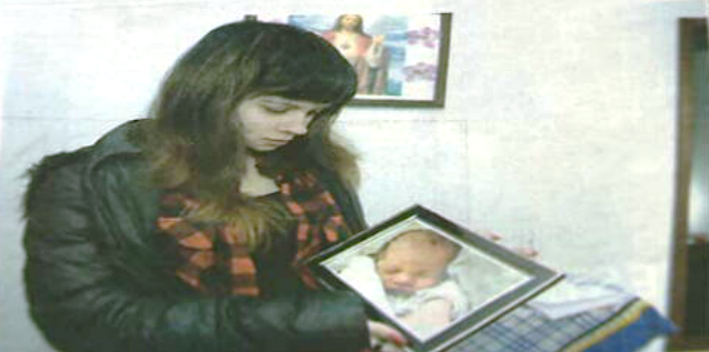 Bebé retirado à mãe