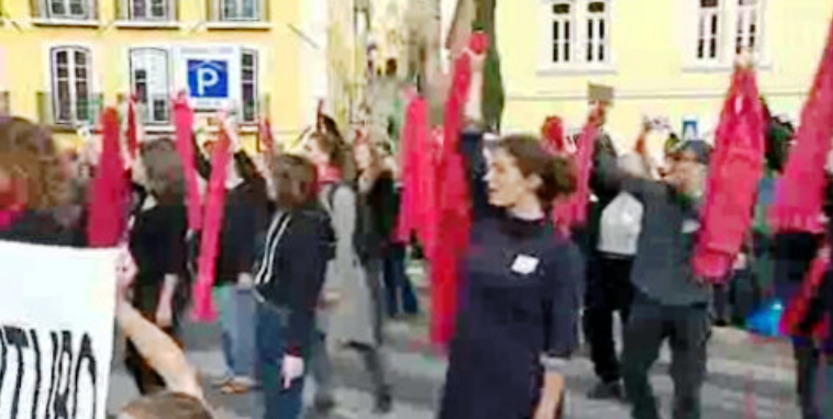 Manifestação contra prospeção petrolífera