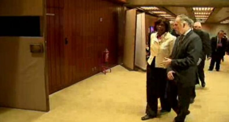 Francisca Van Dunem adia visita a Angola