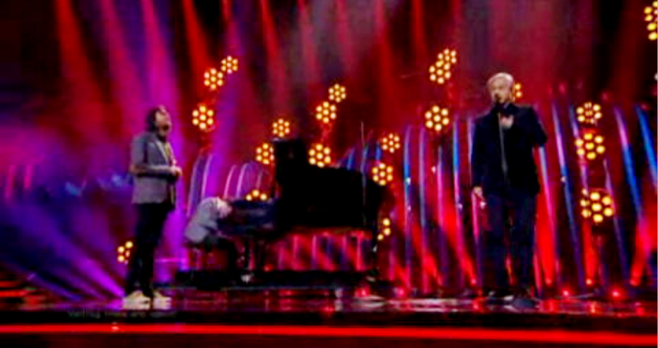 Salvador Sobral e Caetano Veloso no Festival da Eurovisão