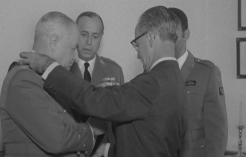 Condecoração do General Jorge Oom