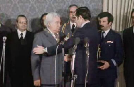 Condecoração de Jorge Amado