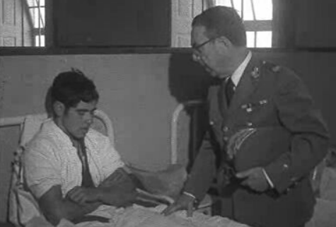 Entrega de lembranças da Páscoa a militares