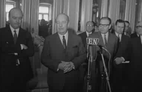 Conferência de imprensa na Secretaria de Estado da Informação e Turismo