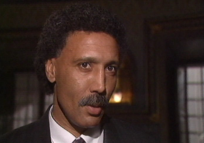 Futebol: situação de Carlos Alhinho