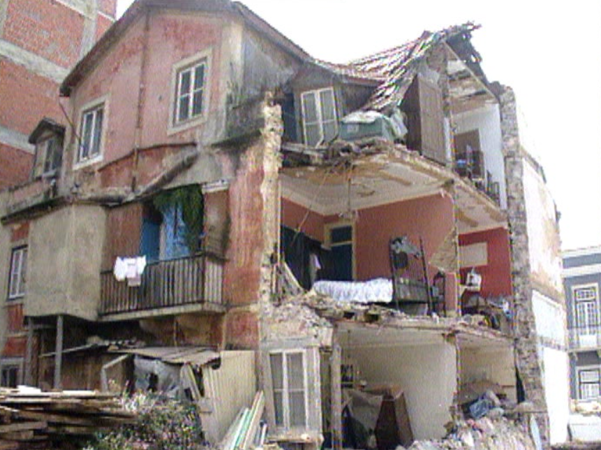 Desmoronamento de prédio