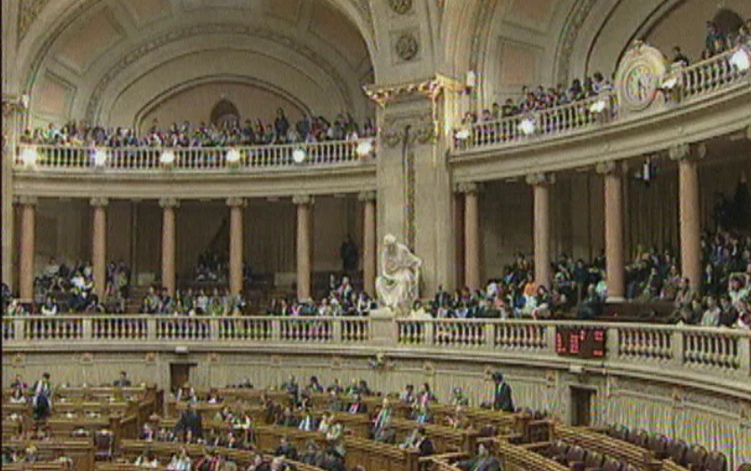 Análise às contas do Parlamento