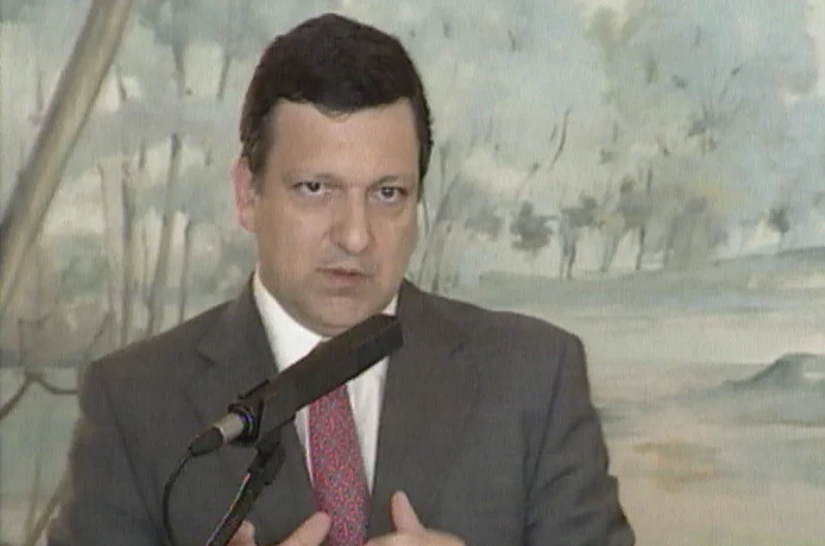 Durão Barroso critica politica de Educação